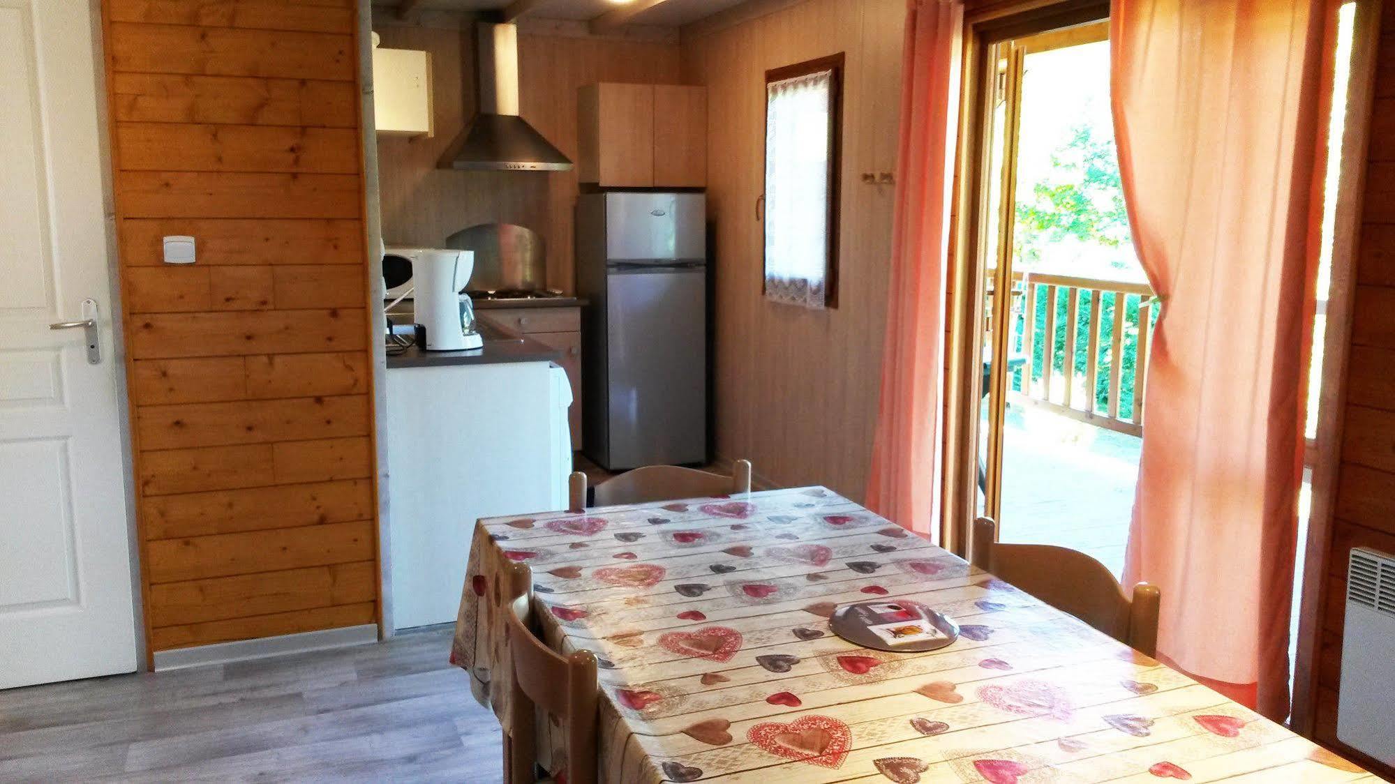Chalets Du Lac Arcizans-Avant Exterior photo